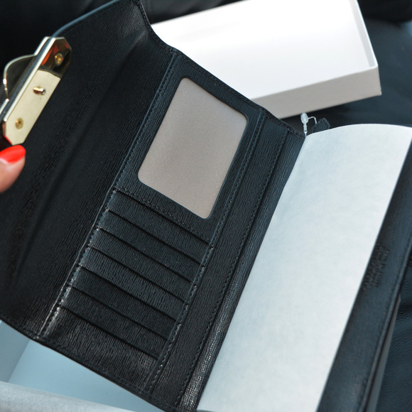 Versace Wallet - Picture 2 of 8